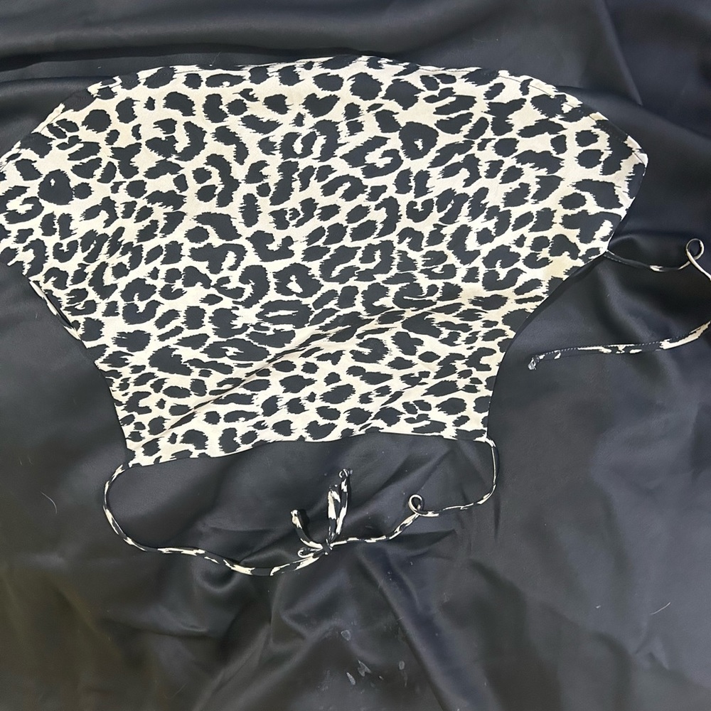 Medium string, back, crop top, never worn